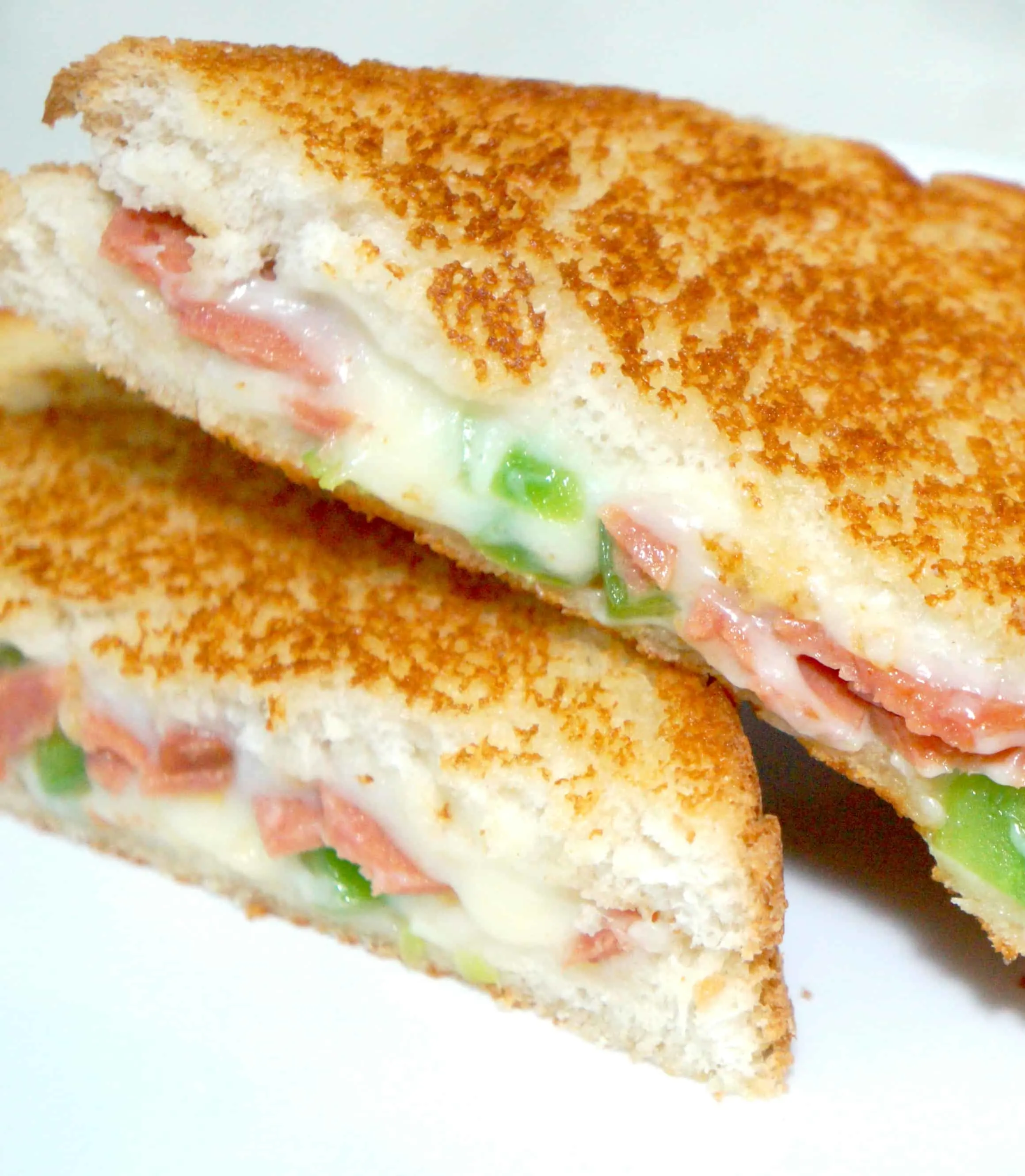 These Pepperoni Pizza Grilled Cheese Sandwiches are the perfect easy lunch recipe.