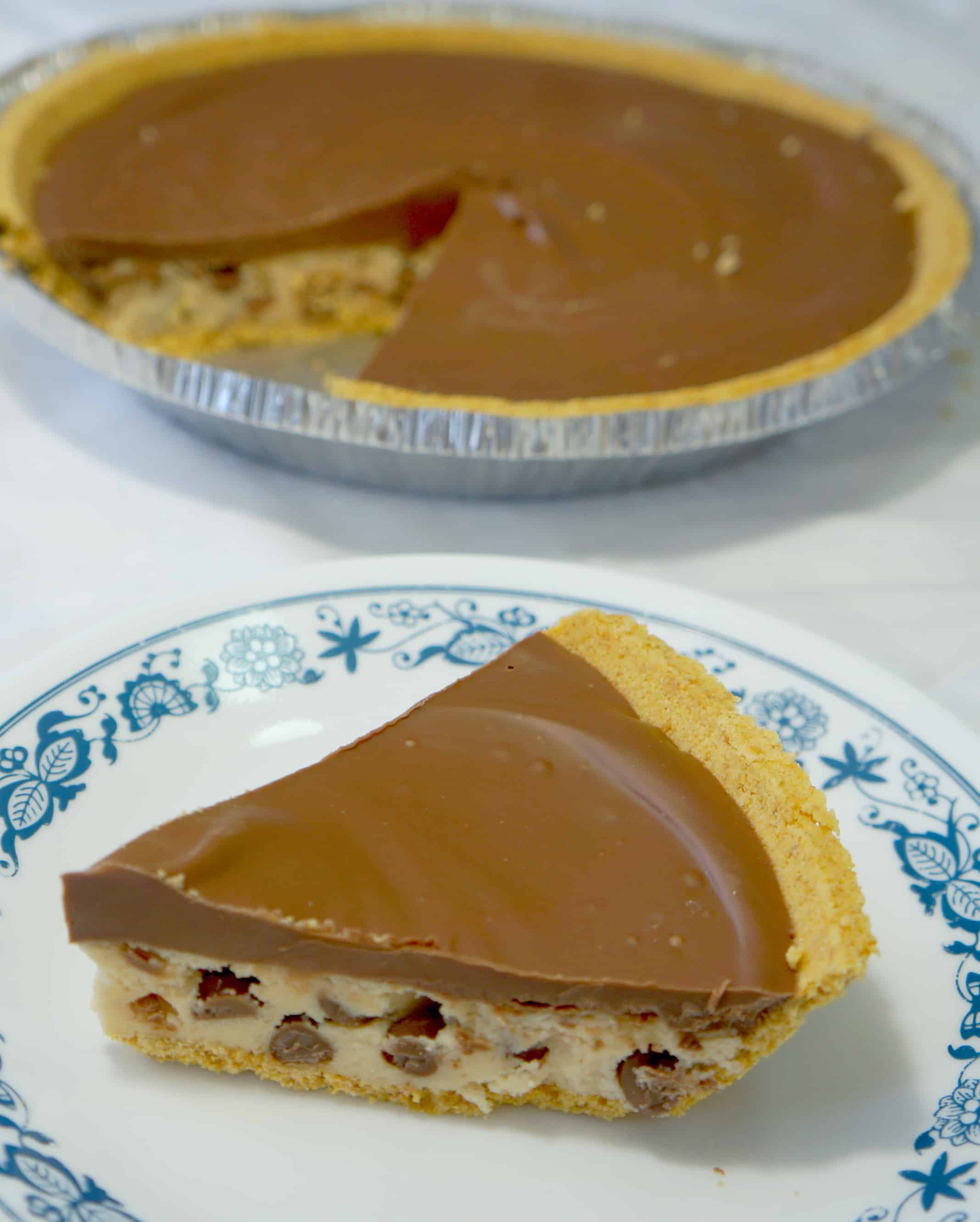 Chocolate Chip Cookie Dough Pie. Edible cookie dough in a graham cracker crust topped with milk chocolate. Easy no bake dessert with eggless cookie dough.