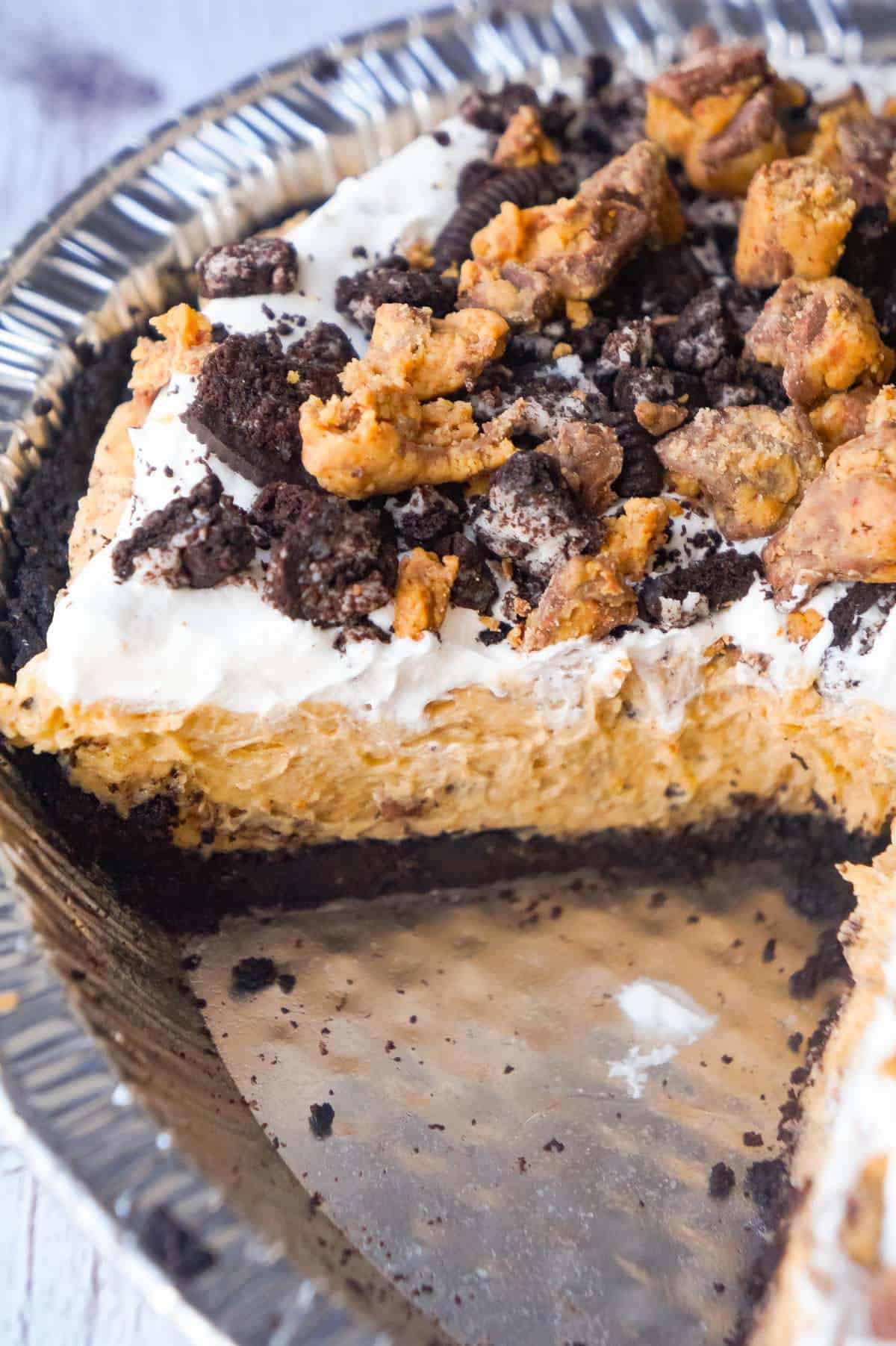 No Bake Oreo Peanut Butter Cup Cheesecake is a quick and easy dessert recipe perfect for any occasion. An Oreo cookie pie crust is filled with a delicious peanut butter and cream cheese mixture loaded with pieces of Reese's Peanut Butter Cups and Oreo cookies. This chocolate peanut butter dessert is perfect for summer.