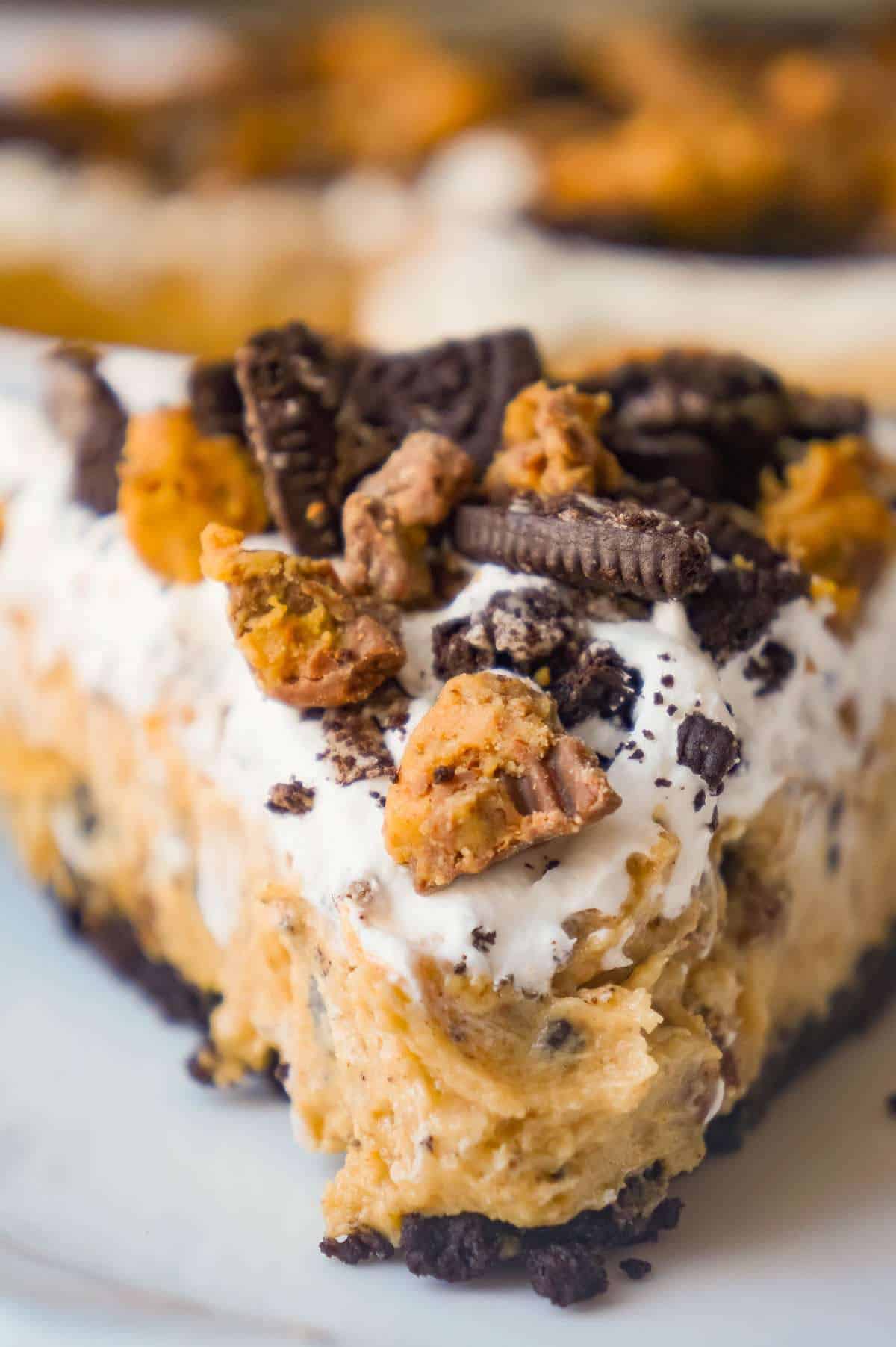 No Bake Oreo Peanut Butter Cup Cheesecake is a quick and easy dessert recipe perfect for any occasion. An Oreo cookie pie crust is filled with a delicious peanut butter and cream cheese mixture loaded with pieces of Reese's Peanut Butter Cups and Oreo cookies. This chocolate peanut butter dessert is perfect for summer.