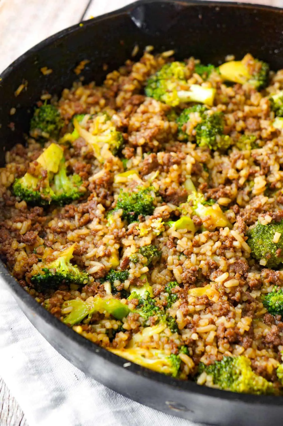 Honey Garlic Ground Beef and Rice with Broccoli is an easy ground beef dinner recipe loaded with instant rice and broccoli florets all tossed in honey garlic sauce.