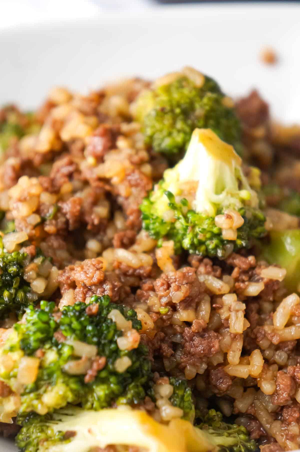 Honey Garlic Ground Beef and Rice with Broccoli is an easy ground beef dinner recipe loaded with instant rice and broccoli florets all tossed in honey garlic sauce.