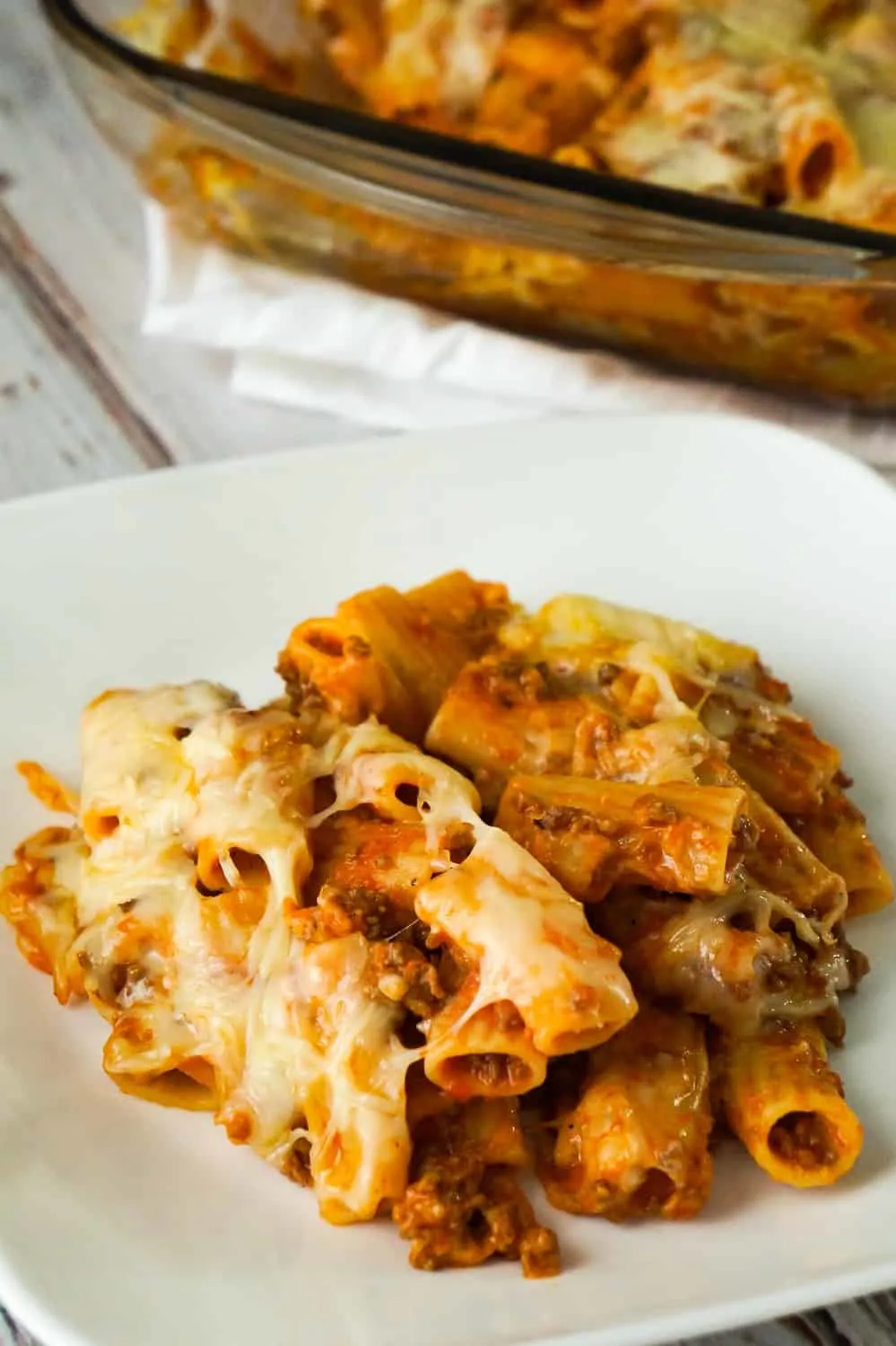 Baked Rigatoni Bolognese is an easy pasta dinner recipe loaded with cheese. This pasta with ground beef and marinara sauce, is topped with Mozzarella and Parmesan cheese.