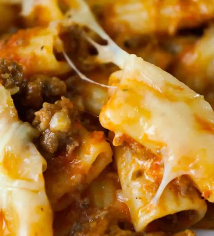 Baked Rigatoni Bolognese is an easy pasta dinner recipe loaded with cheese. This pasta with ground beef and marinara sauce, is topped with Mozzarella and Parmesan cheese.
