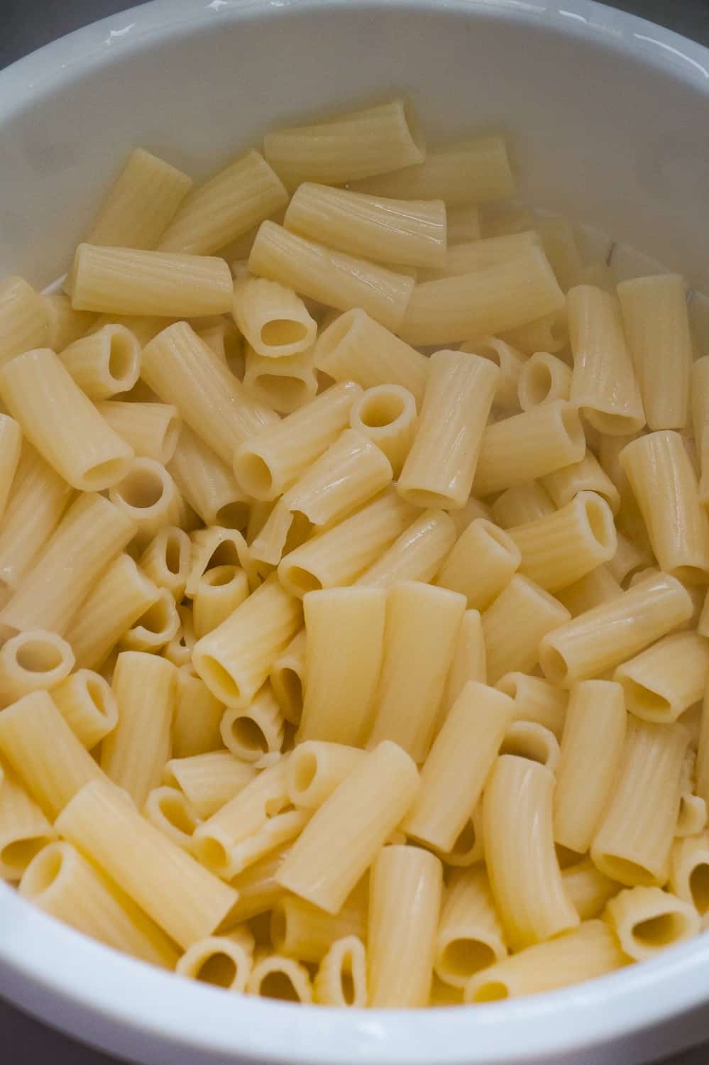 cooked rigatoni noodles