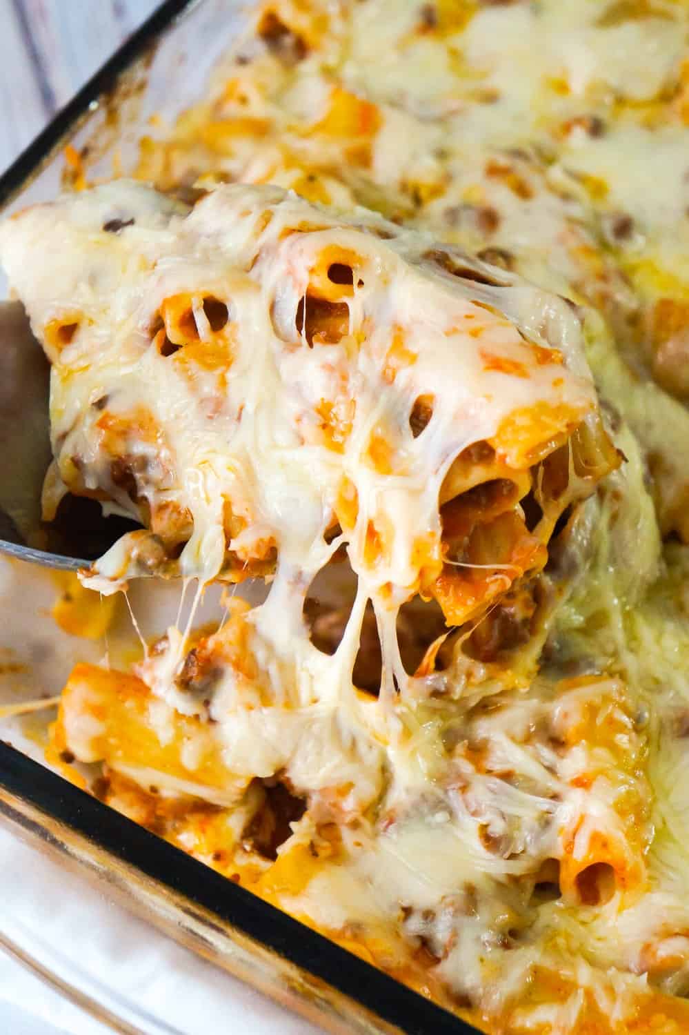 Baked Rigatoni Bolognese is an easy pasta dinner recipe loaded with cheese. This pasta with ground beef and marinara sauce, is topped with Mozzarella and Parmesan cheese.