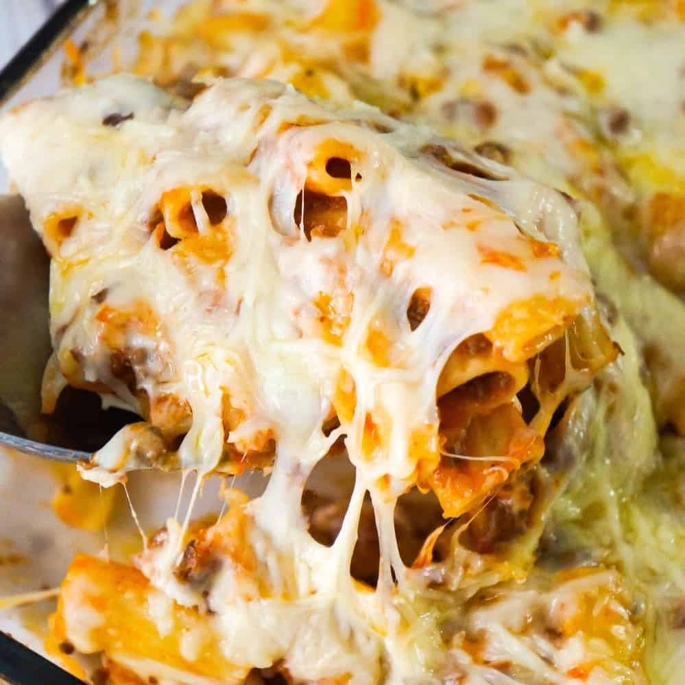 Baked Rigatoni Bolognese is an easy pasta dinner recipe loaded with cheese. This pasta with ground beef and marinara sauce, is topped with Mozzarella and Parmesan cheese.