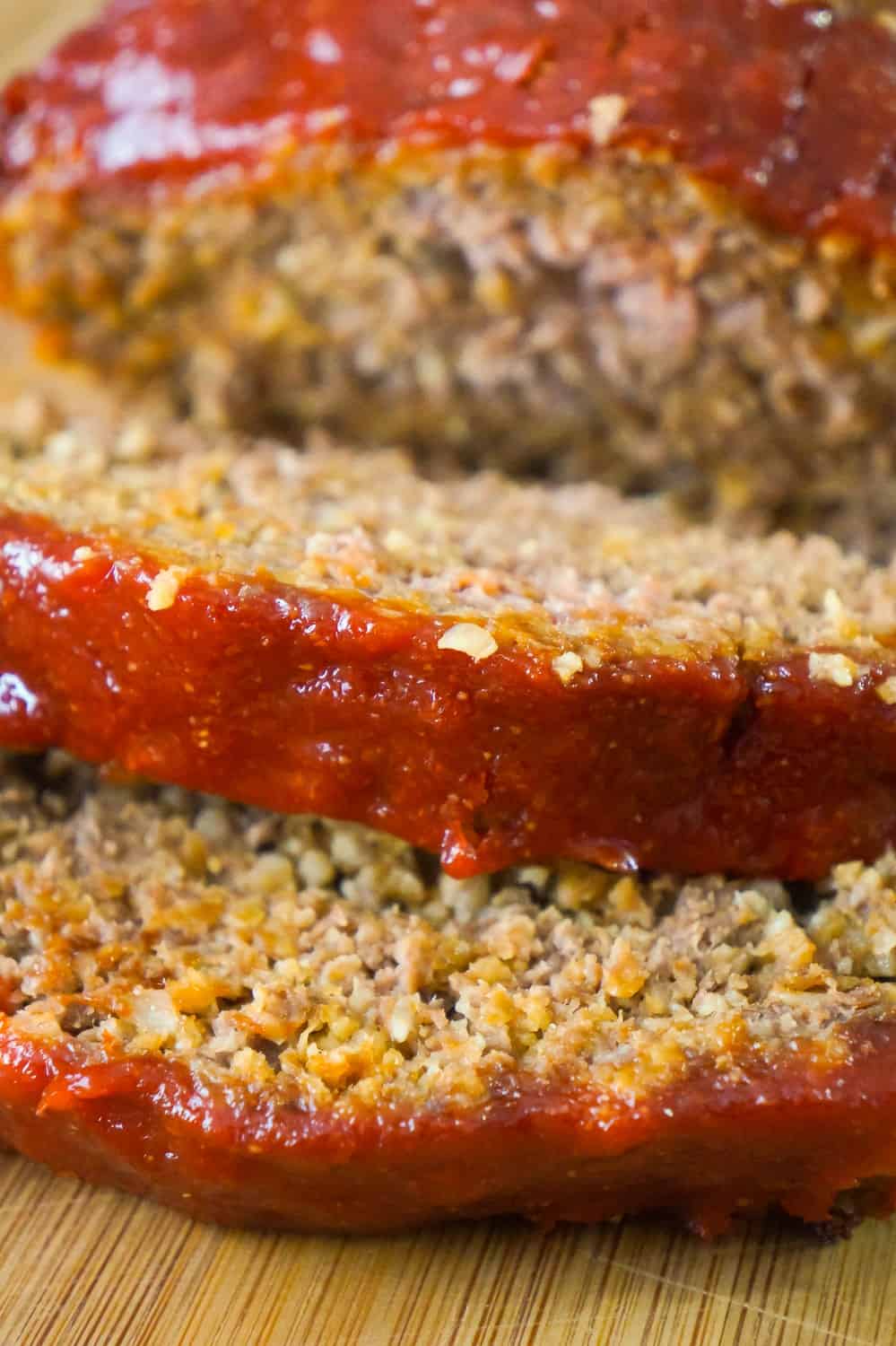 Meatloaf with Oatmeal is an easy ground beef dinner recipe. This easy meatloaf recipe is made with quick oats and Lipton onion soup mix.