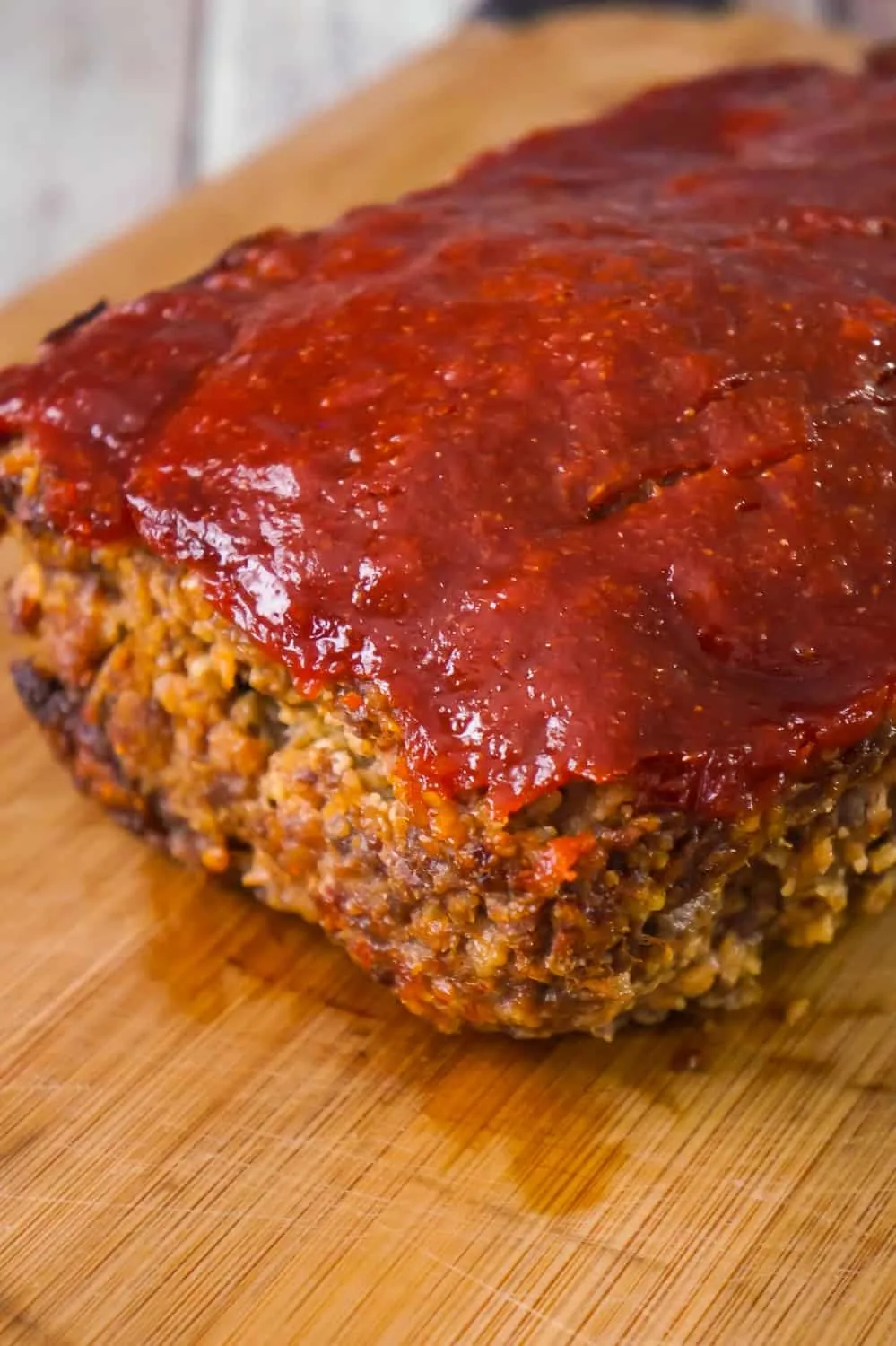Meatloaf with Oatmeal is an easy ground beef dinner recipe. This easy meatloaf recipe is made with quick oats and Lipton onion soup mix.