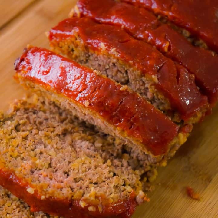 Meatloaf with Oatmeal is an easy ground beef dinner recipe. This easy meatloaf recipe is made with quick oats and Lipton onion soup mix.