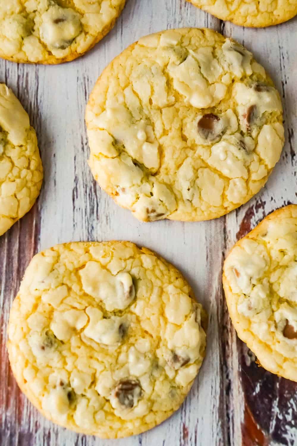 Cake Mix Chocolate Chip Cookies are a quick and easy cookie recipe. These tasty cookies are made with yellow cake mix and loaded with milk chocolate chips.