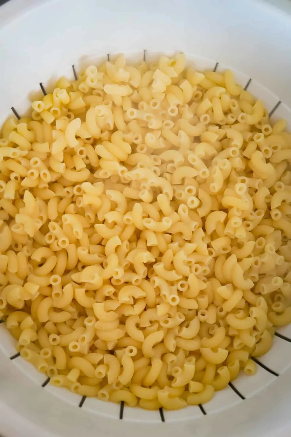 cooked macaroni in a strainer