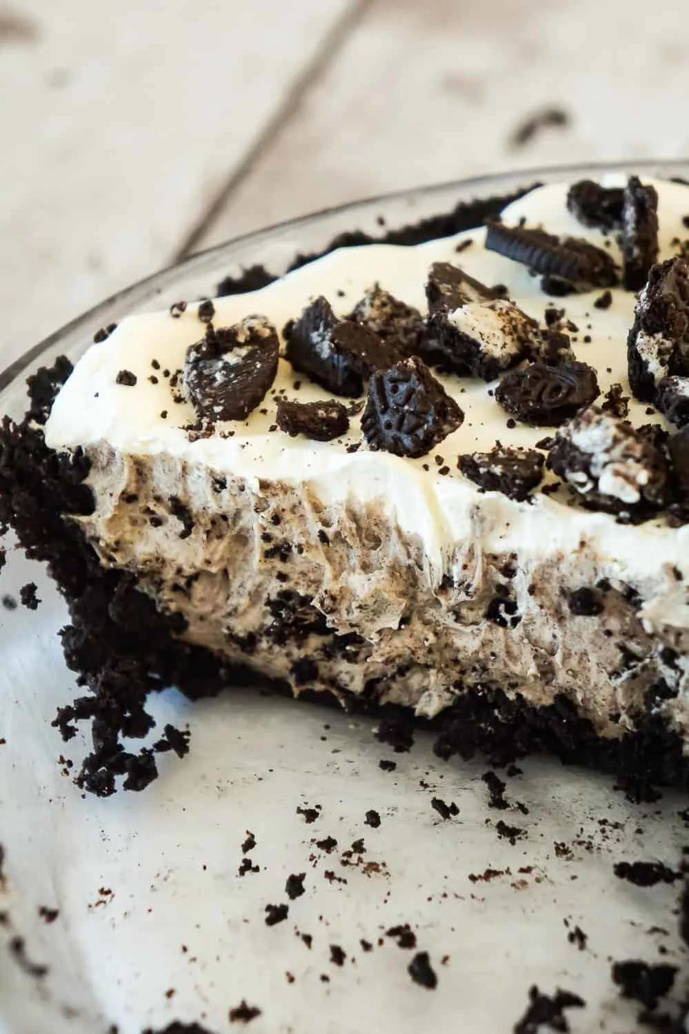 Oreo Pie is an easy no bake dessert recipe using vanilla instant pudding and a store bought Oreo crust. The creamy pudding and Cool Whip filling is loaded with white chocolate and crushed Oreo cookies.