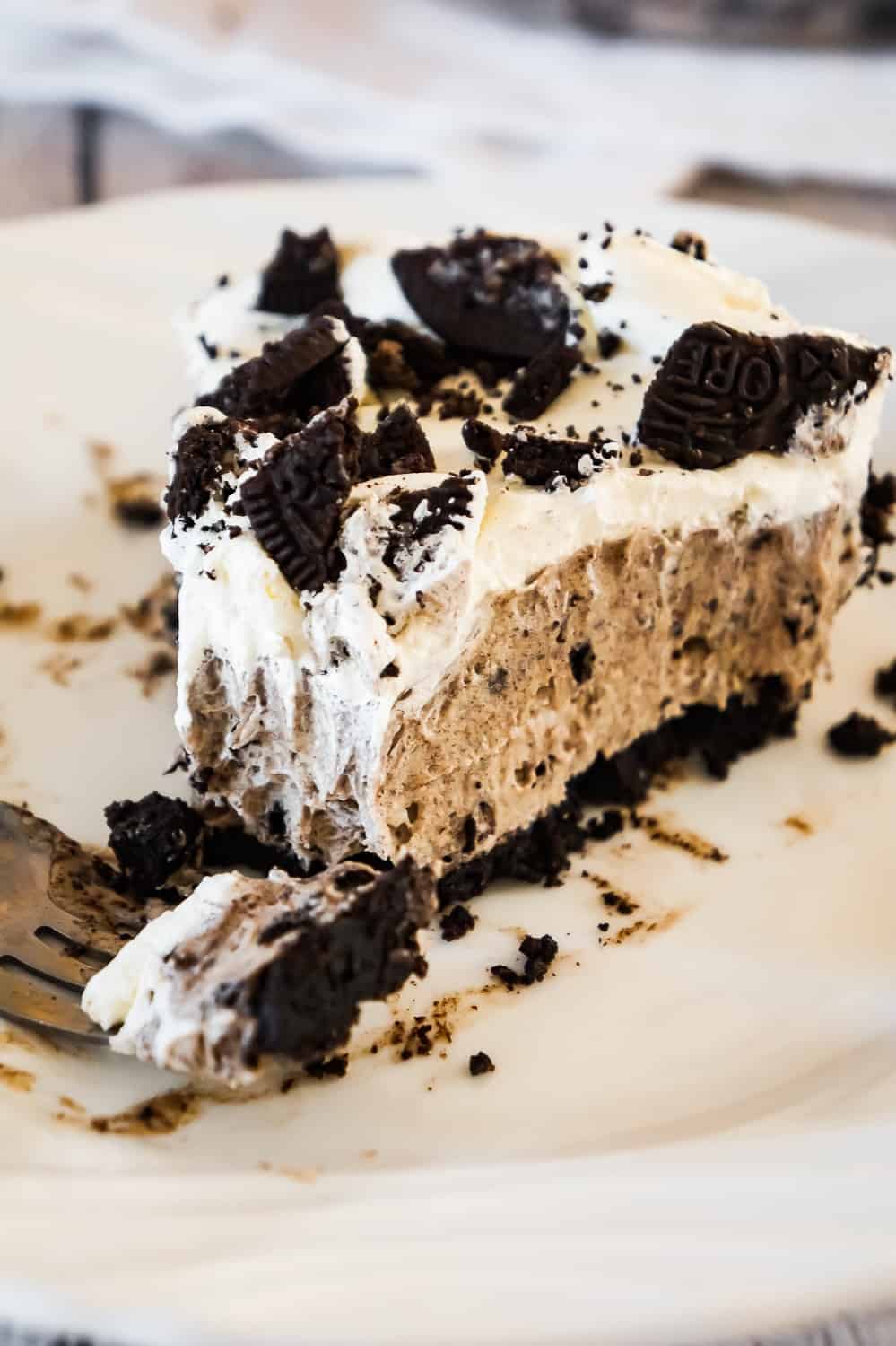 Oreo Pie is an easy no bake dessert recipe using vanilla instant pudding and a store bought Oreo crust. The creamy pudding and Cool Whip filling is loaded with white chocolate and crushed Oreo cookies.