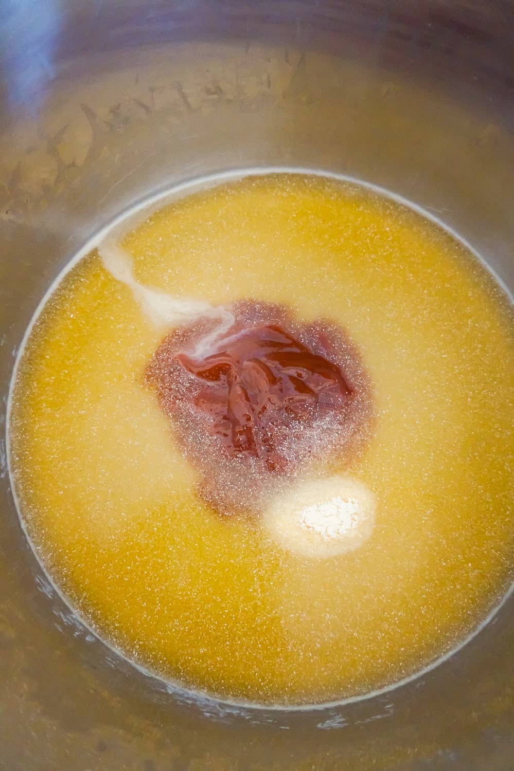 chicken broth, bbq sauce and onion powder in an Instant Pot