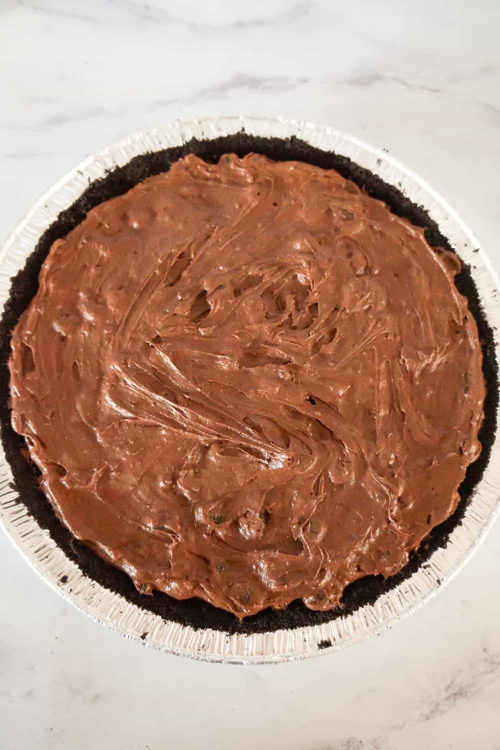 chocolate Oreo pie filling in an Oreo pie crust