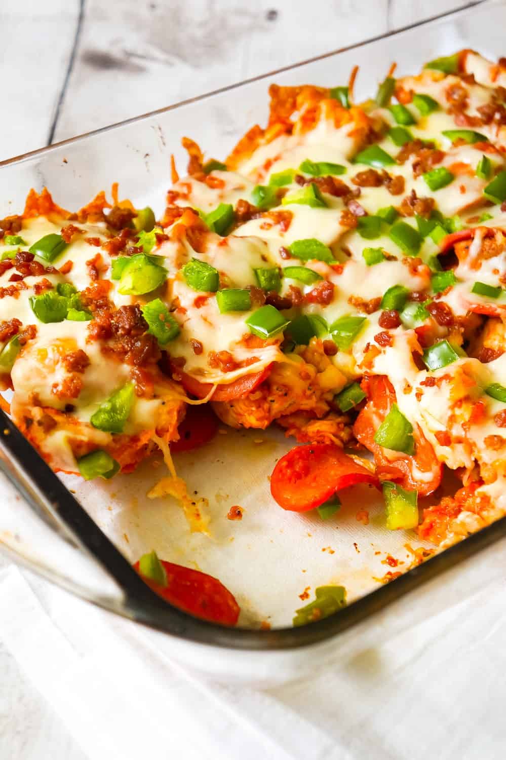 Pizza Bagel Casserole is an easy dinner recipe the whole family will love. This everything bagel casserole is loaded with pepperoni, pizza sauce, green peppers, bacon and cheese.