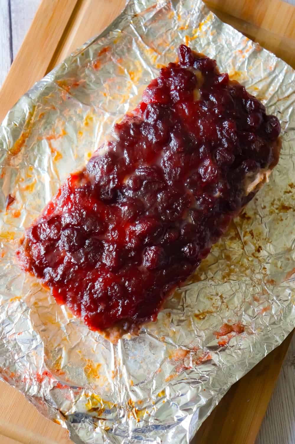 Turkey Meatloaf is an easy ground turkey recipe packed with all the flavours of Thanksgiving. This 2 pound turkey meatloaf is made with Stove Top stuffing and topped with cranberry sauce.