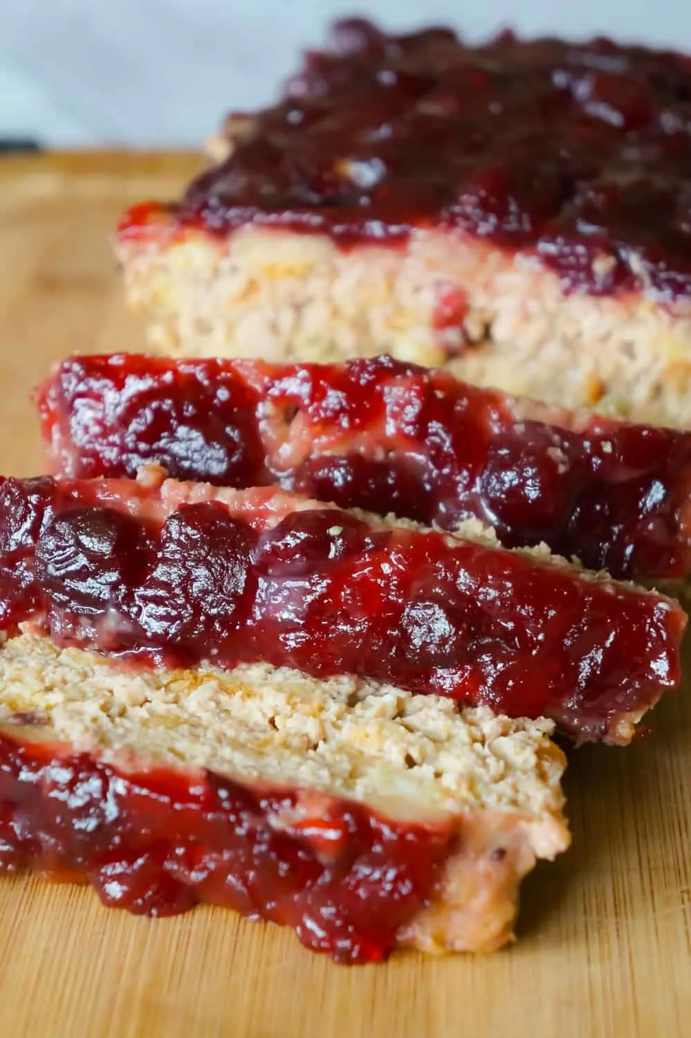 Turkey Meatloaf is an easy ground turkey recipe packed with all the flavours of Thanksgiving. This 2 pound turkey meatloaf is made with Stove Top stuffing and topped with cranberry sauce.