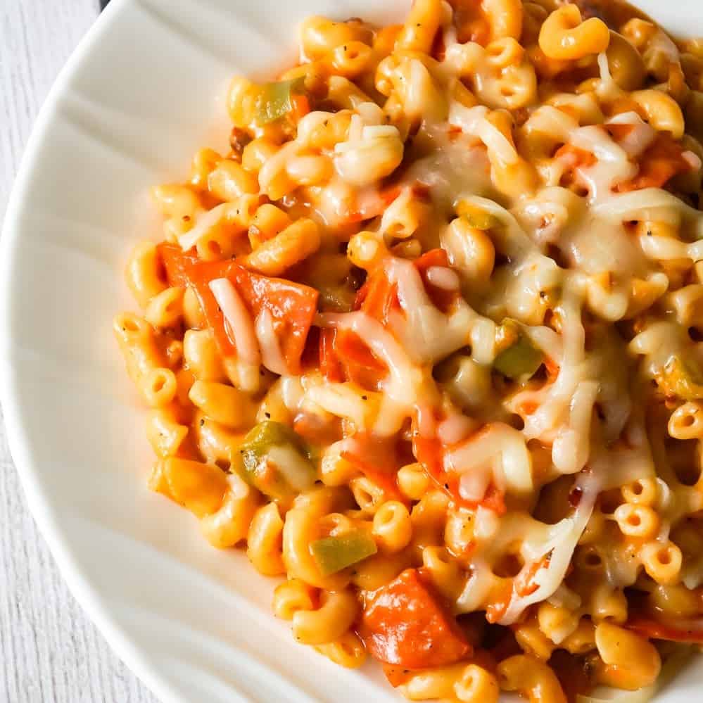 Instant Pot Pizza Mac and Cheese is a delicious pressure cooker pasta recipe loaded with pepperoni, green peppers, crumbled bacon and mozzarella cheese.