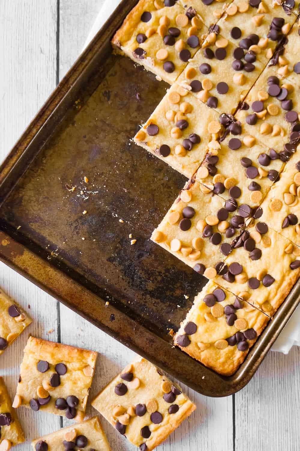 Peanut Butter Banana Pudding Sugar Cookie Bars are an easy dessert recipe using Betty Crocker sugar cookie mix, banana instant pudding mix, Reese's peanut butter baking chips and semi sweet chocolate chips.