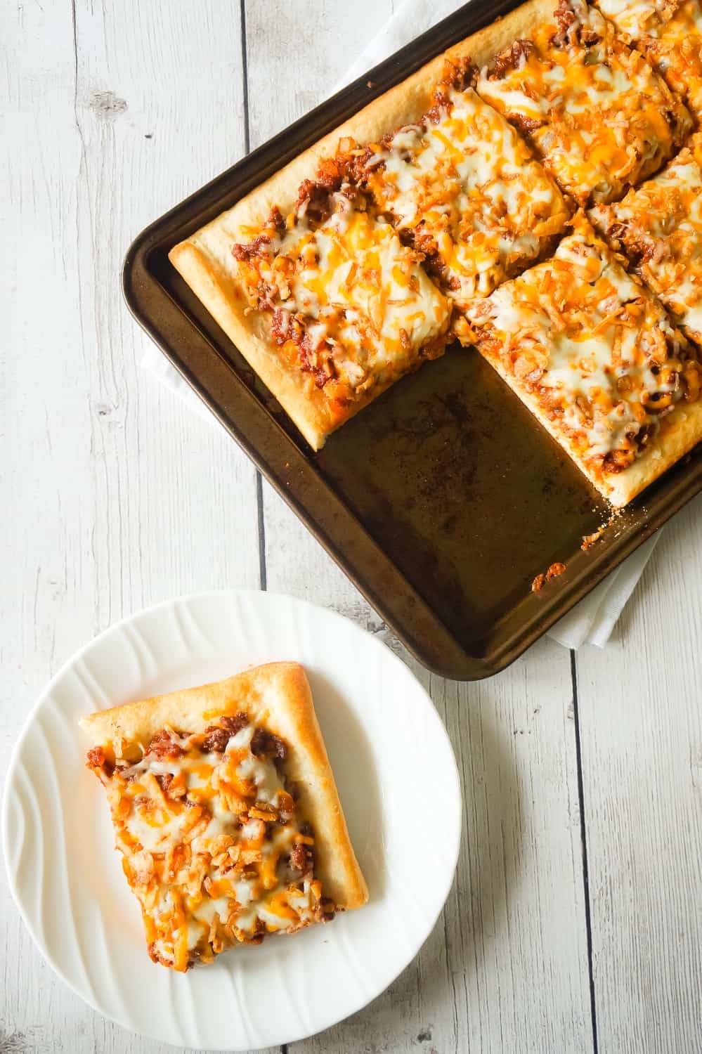 Sloppy Joe Pizza is an easy ground beef dinner recipe using Pillsbury pizza crust and homemade sloppy joe sauce.