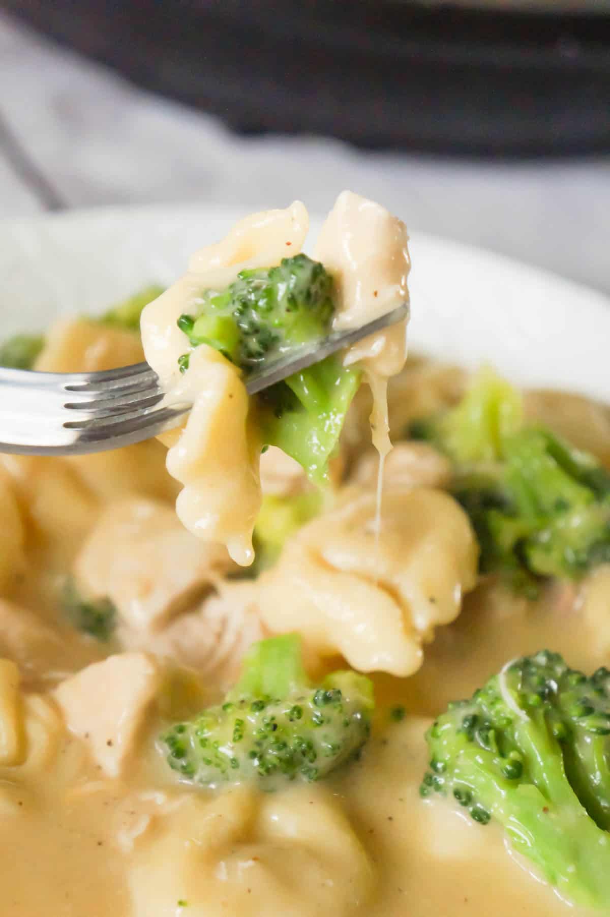 Instant Pot Cheesy Tortellini with Chicken and Broccoli is a delicious pressure cooker pasta recipe loaded with chunks of chicken breast and broccoli florets all tossed in a creamy cheese sauce.