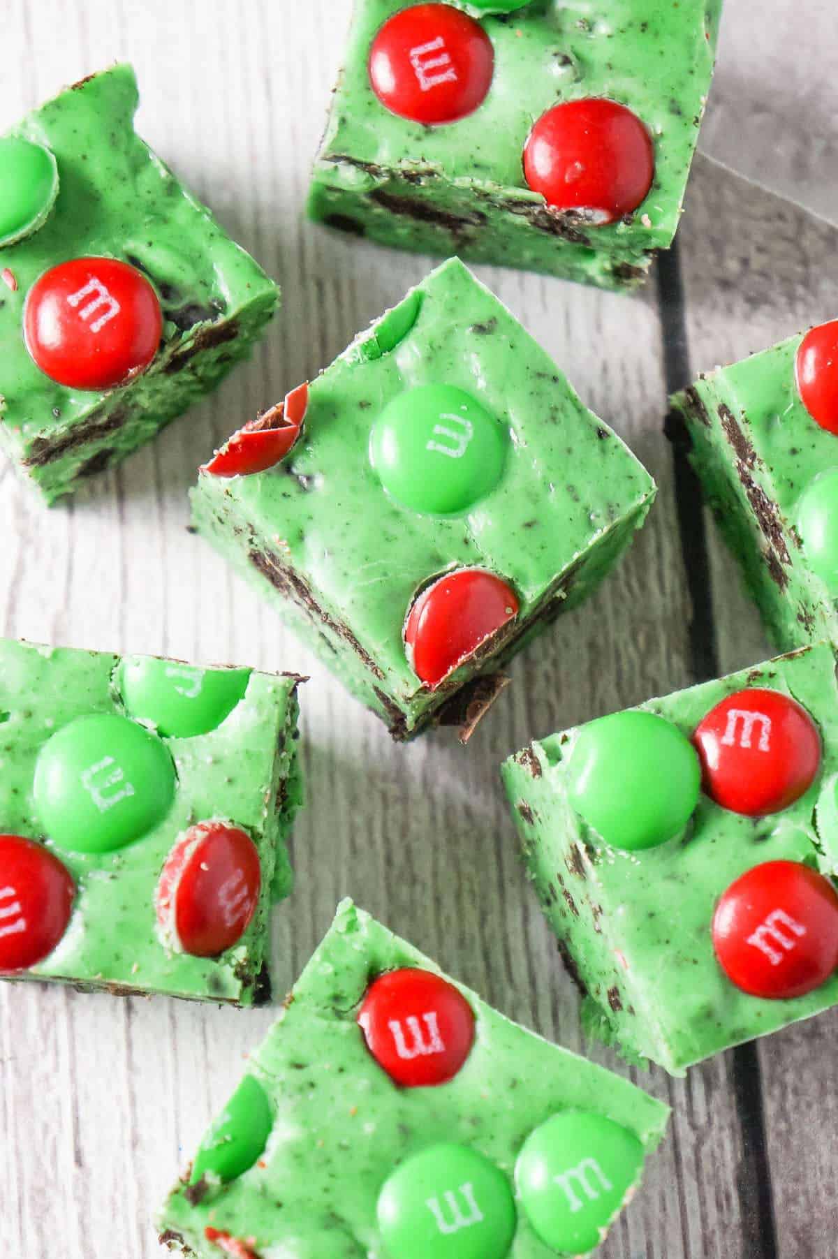 Cookies and Cream Christmas Fudge is an easy microwave fudge recipe made with vanilla frosting, white chocolate chips, green food colouring, crumbled Oreos and topped with red and green M&M's.