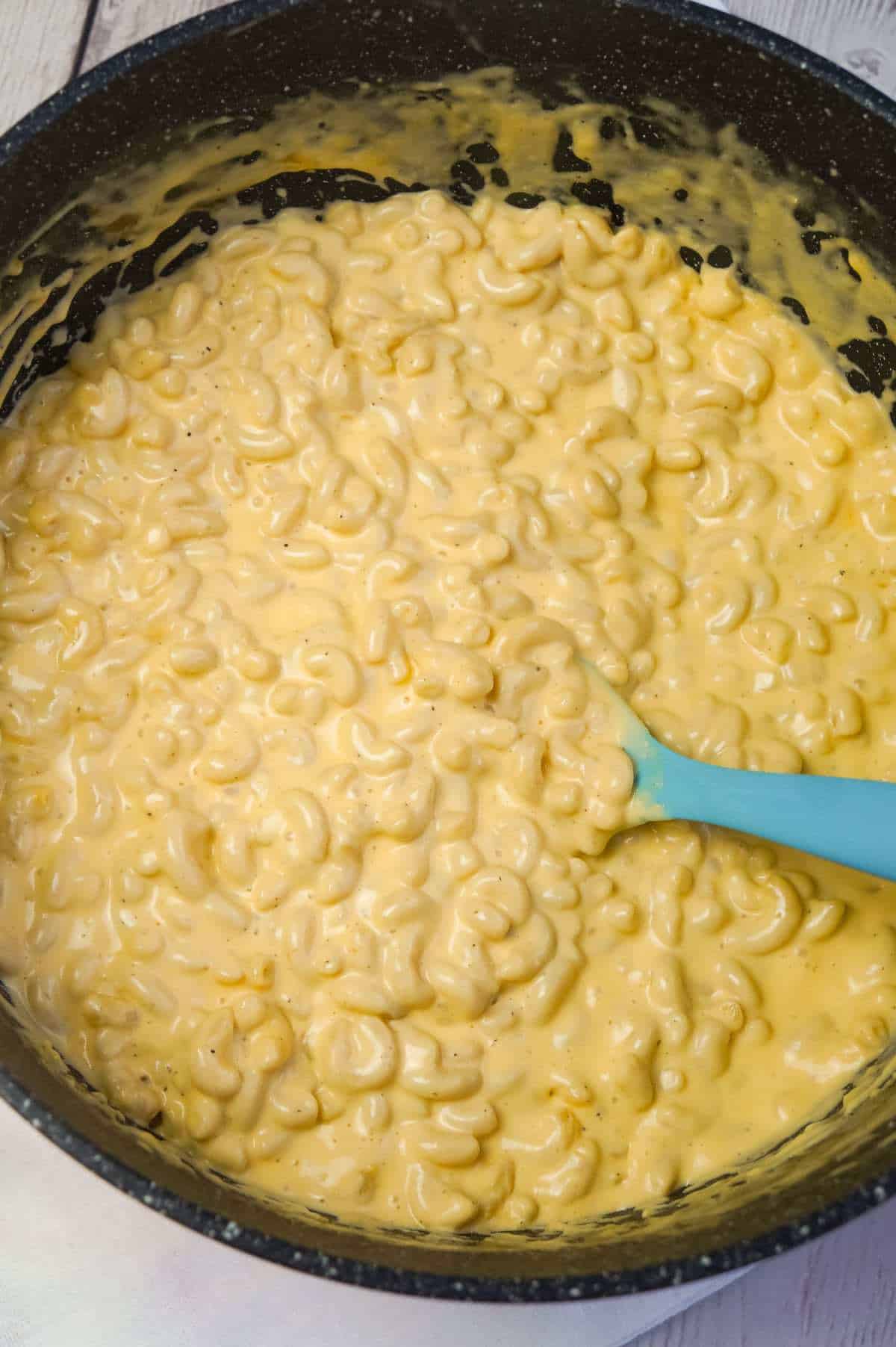 Creamy Stovetop Mac and Cheese is an easy and delicious homemade macaroni and cheese recipe made with cheddar cheese soup, heavy cream, mozzarella and cheddar cheese.