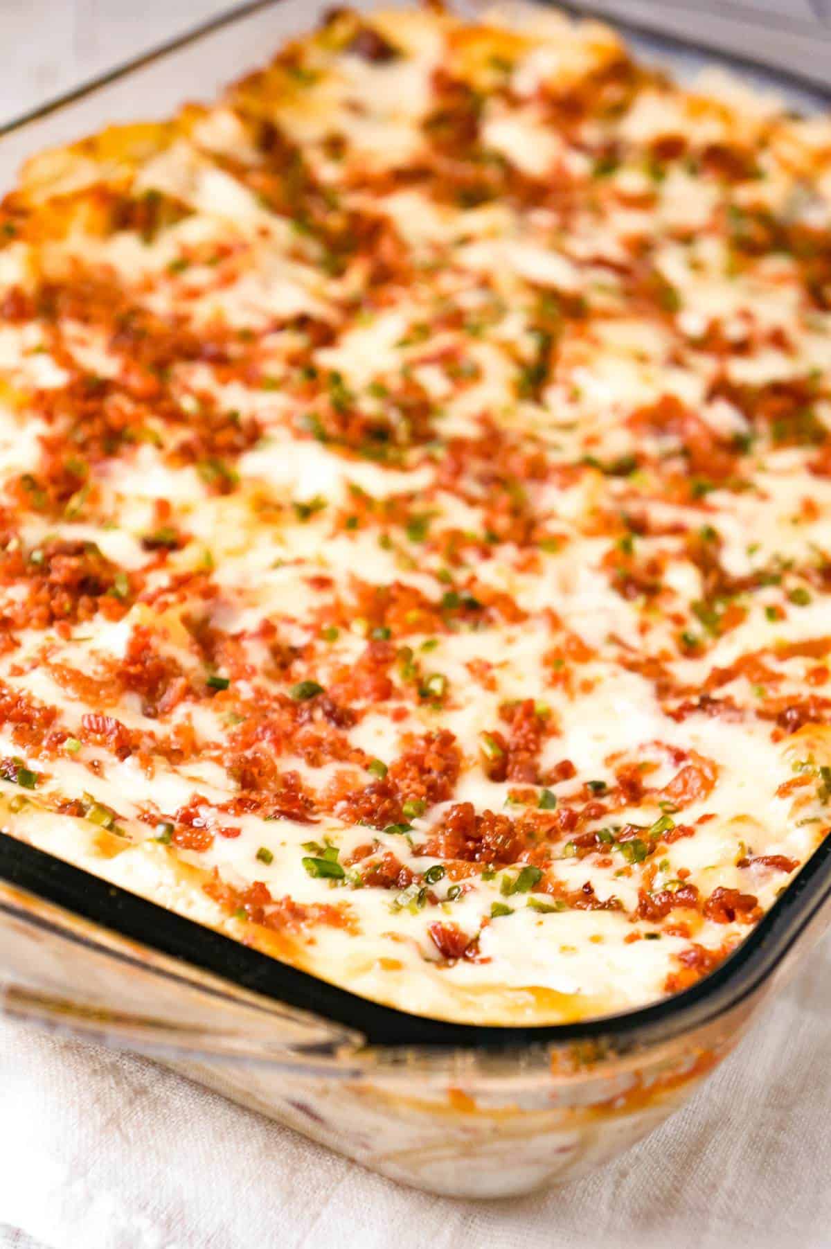 Bacon Cream Cheese Baked Spaghetti is a delicious pasta recipe loaded with crumbled bacon, Philadelphia Whipped Chive cream cheese and mozzarella cheese.