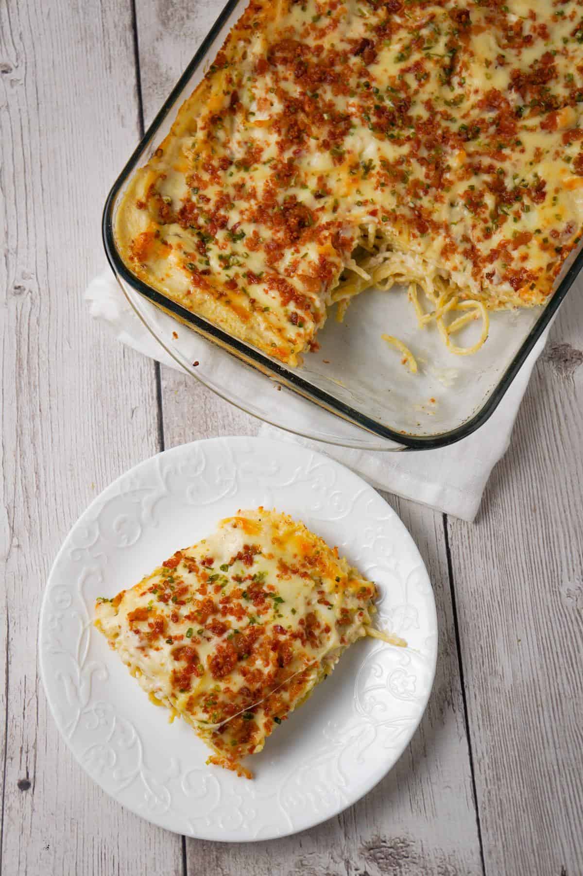 Bacon Cream Cheese Baked Spaghetti is a delicious pasta recipe loaded with crumbled bacon, Philadelphia Whipped Chive cream cheese and mozzarella cheese.