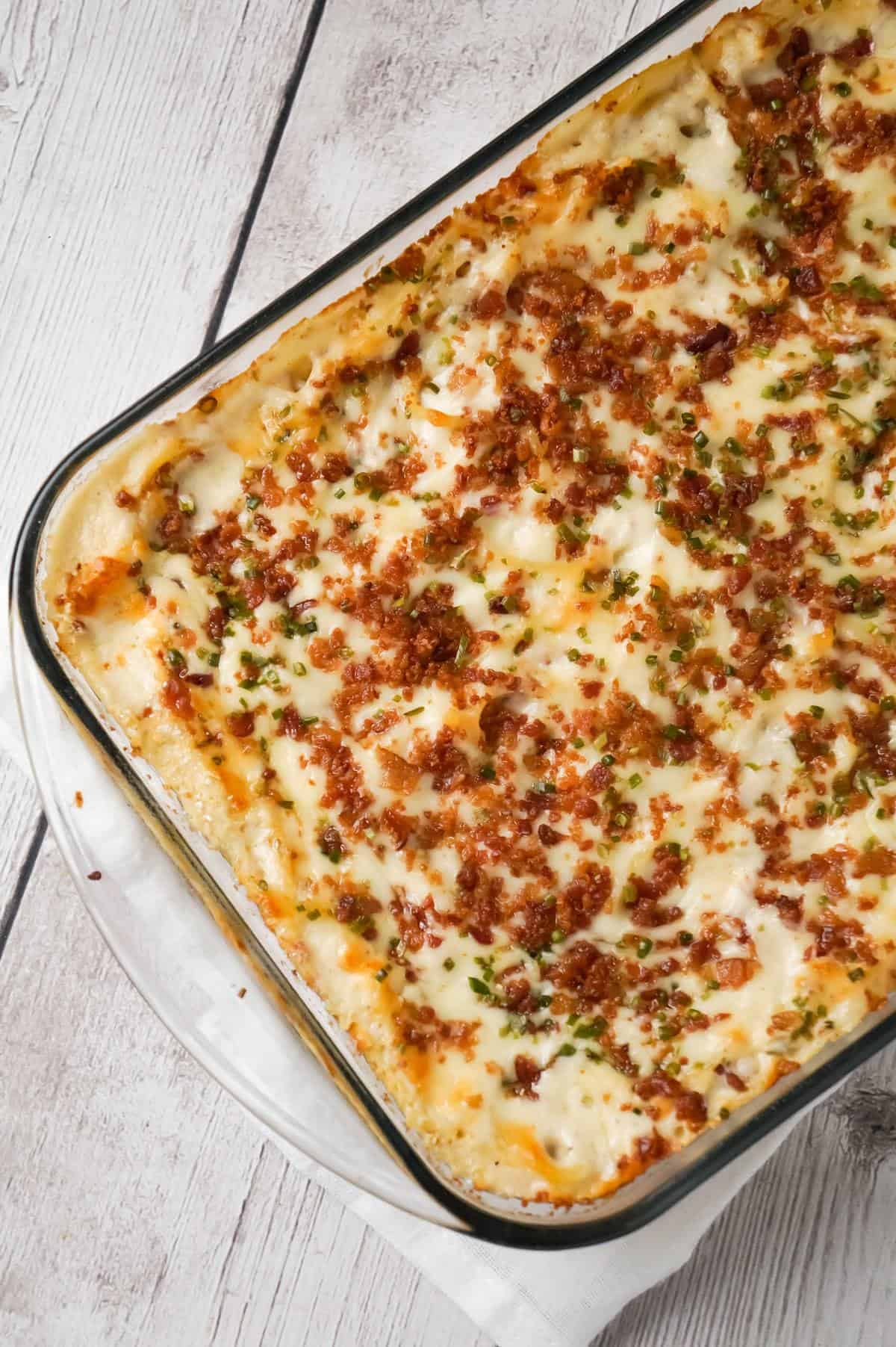 Bacon Cream Cheese Baked Spaghetti is a delicious pasta recipe loaded with crumbled bacon, Philadelphia Whipped Chive cream cheese and mozzarella cheese.