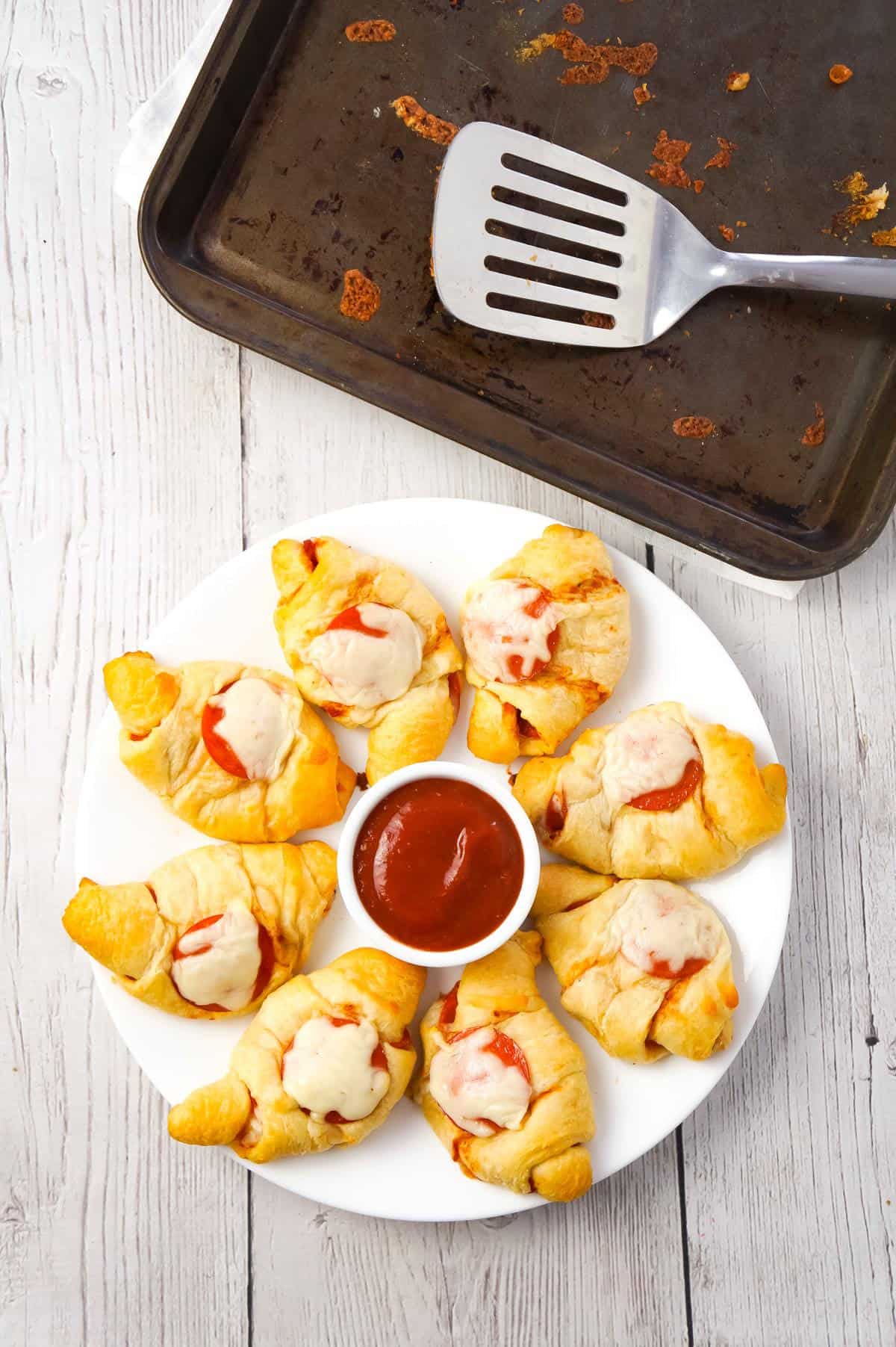 Pizza Crescent Rolls are an easy dinner or party snack recipe using Pillsbury crescent rolls, pepperoni, mozzarella cheese and pizza sauce.