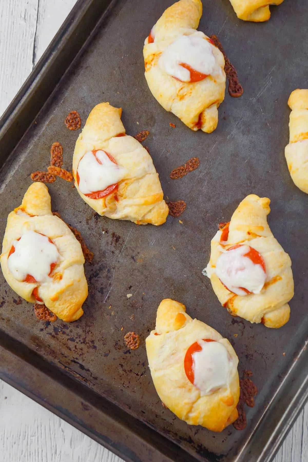 Pizza Crescent Rolls are an easy dinner or party snack recipe using Pillsbury crescent rolls, pepperoni, mozzarella cheese and pizza sauce.