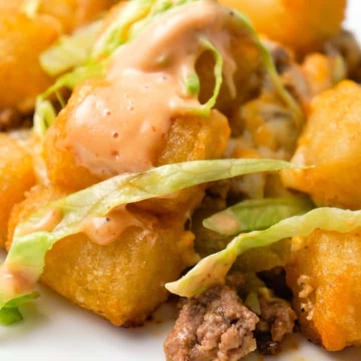 Big Mac Tater Tot Casserole is an easy dinner recipe that starts out with a base of ground beef, onions and dill pickles, all tossed in a copycat Big Mac sauce, and then topped with cheddar cheese and tater tots.