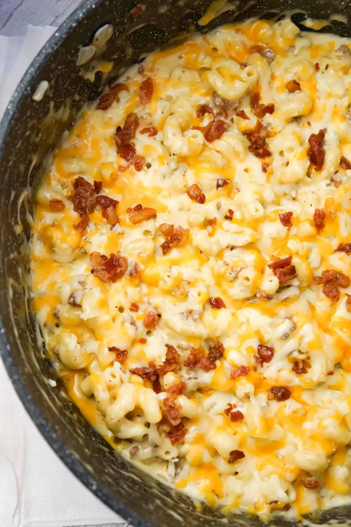 One Pot Bacon Cheeseburger Pasta is a creamy pasta recipe loaded with ground beef, crumbled bacon, mozzarella and cheddar cheese.