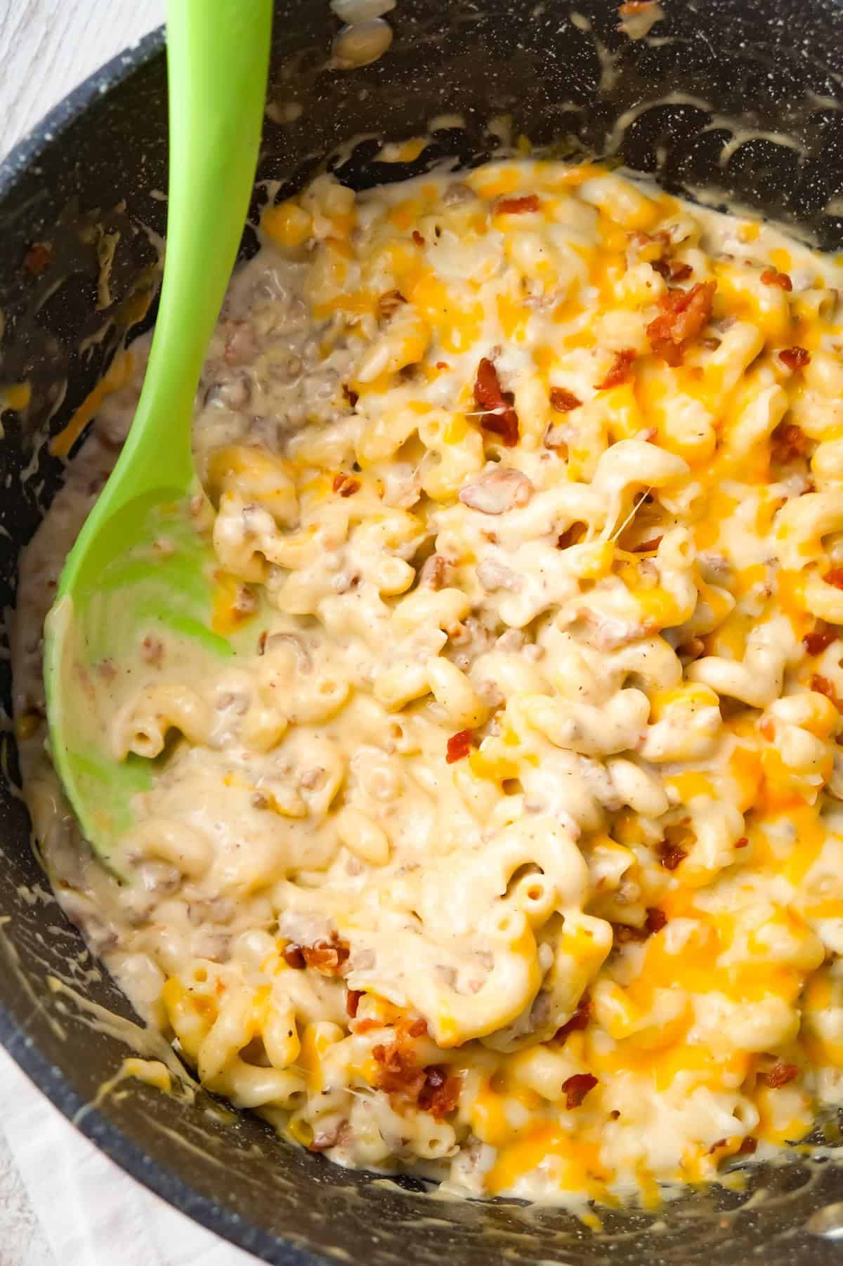 One Pot Bacon Cheeseburger Pasta is a creamy pasta recipe loaded with ground beef, crumbled bacon, mozzarella and cheddar cheese.