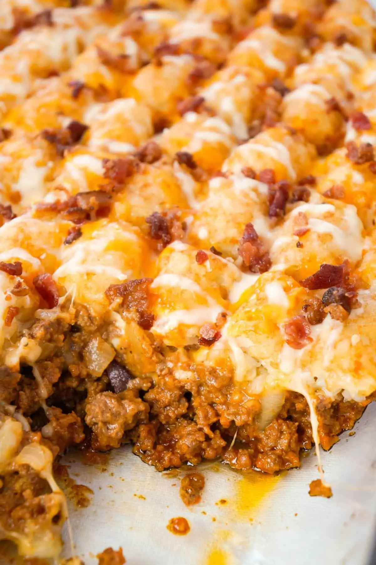Bacon Cheeseburger Tater Tot Casserole is an easy ground beef dinner recipe loaded with crumbled bacon and cheese, and topped with crispy tater tots.