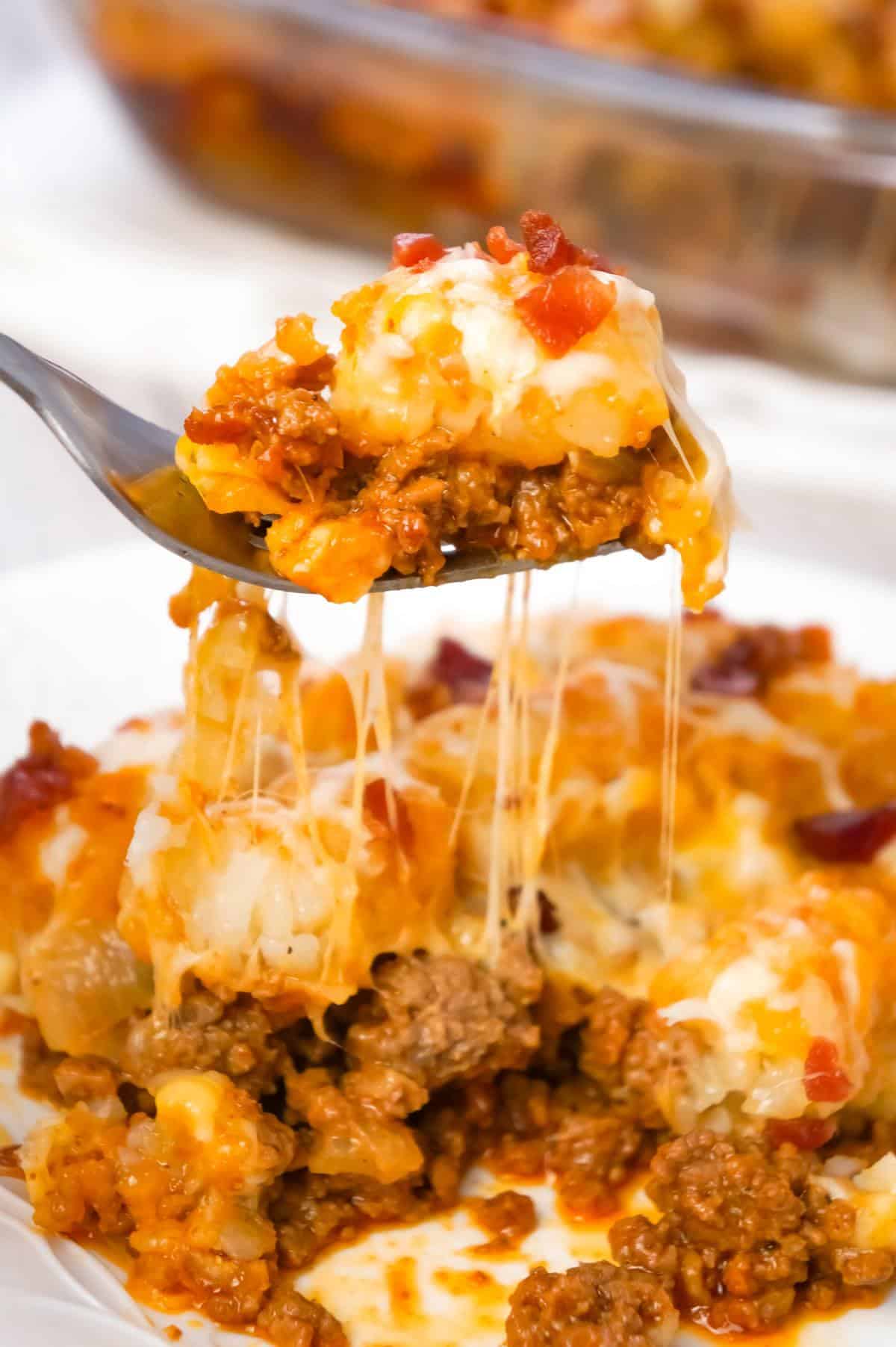 Bacon Cheeseburger Tater Tot Casserole is an easy ground beef dinner recipe loaded with crumbled bacon and cheese, and topped with crispy tater tots.