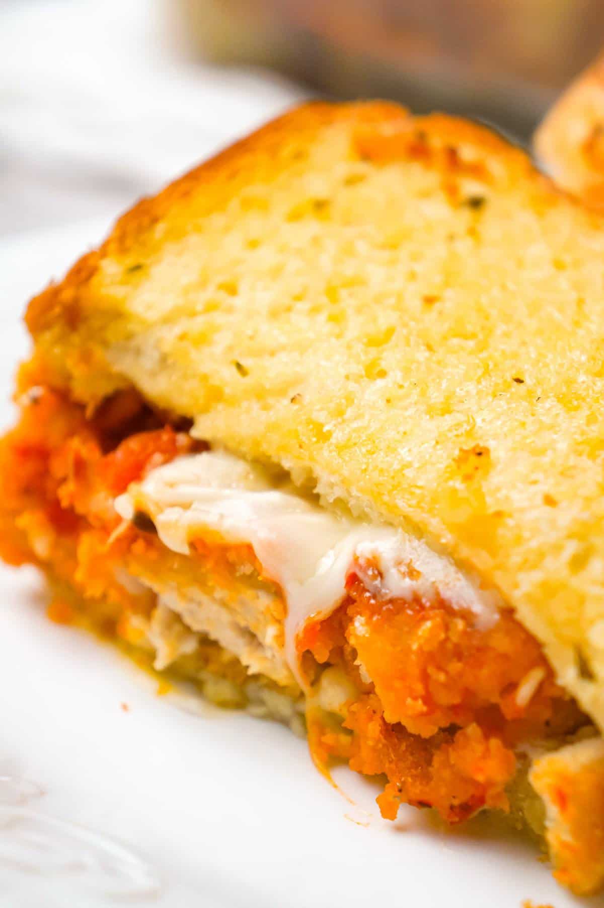 Chicken Parmesan Grilled Cheese Casserole is an easy dinner recipe with popcorn chicken, marinara sauce, mozzarella and Parmesan sandwiched between layers of garlic toast.