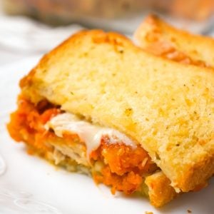 Chicken Parmesan Grilled Cheese Casserole is an easy dinner recipe with popcorn chicken, marinara sauce, mozzarella and Parmesan sandwiched between layers of garlic toast.