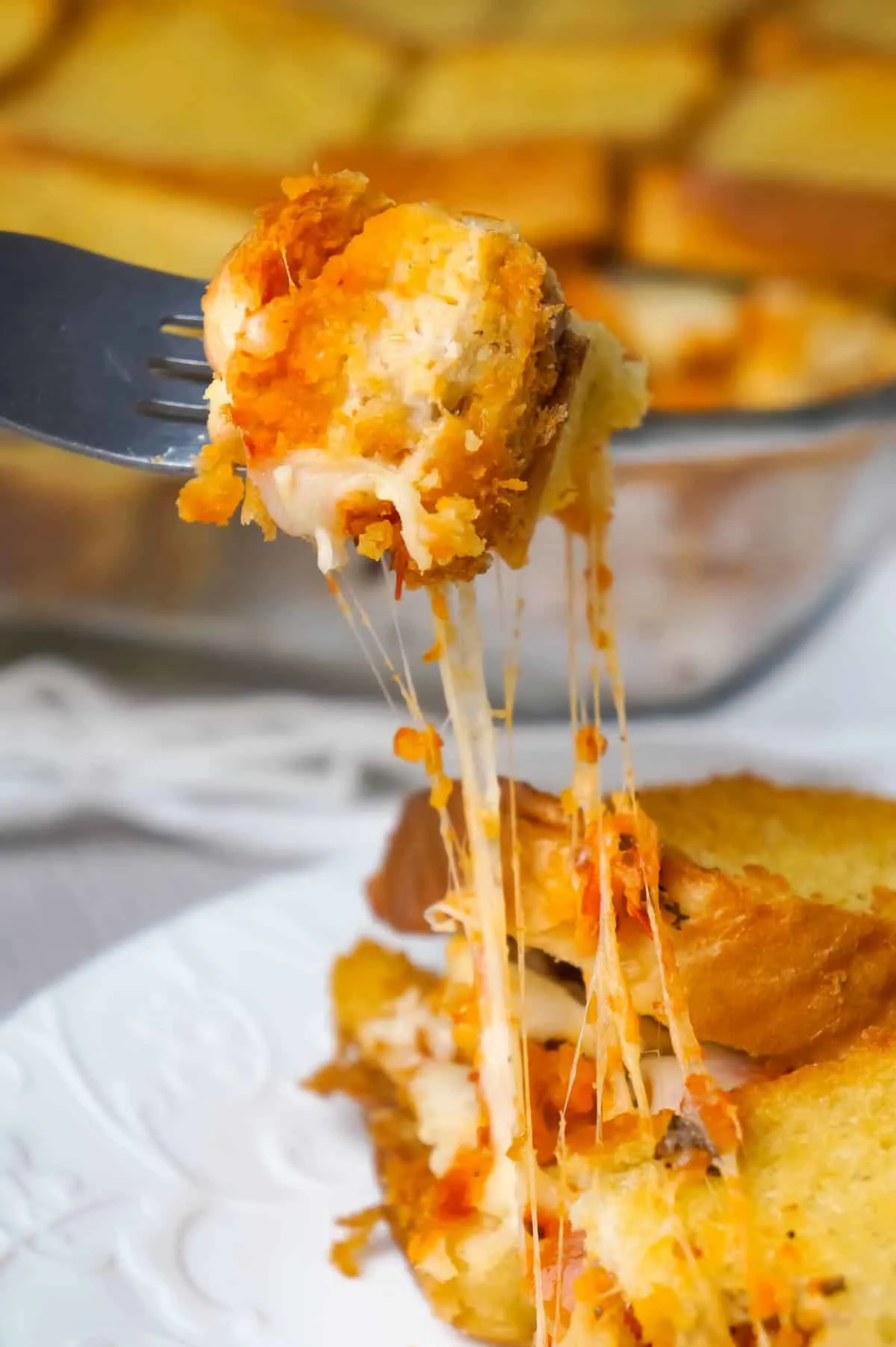 Chicken Parmesan Grilled Cheese Casserole is an easy dinner recipe with popcorn chicken, marinara sauce, mozzarella and Parmesan sandwiched between layers of garlic toast.