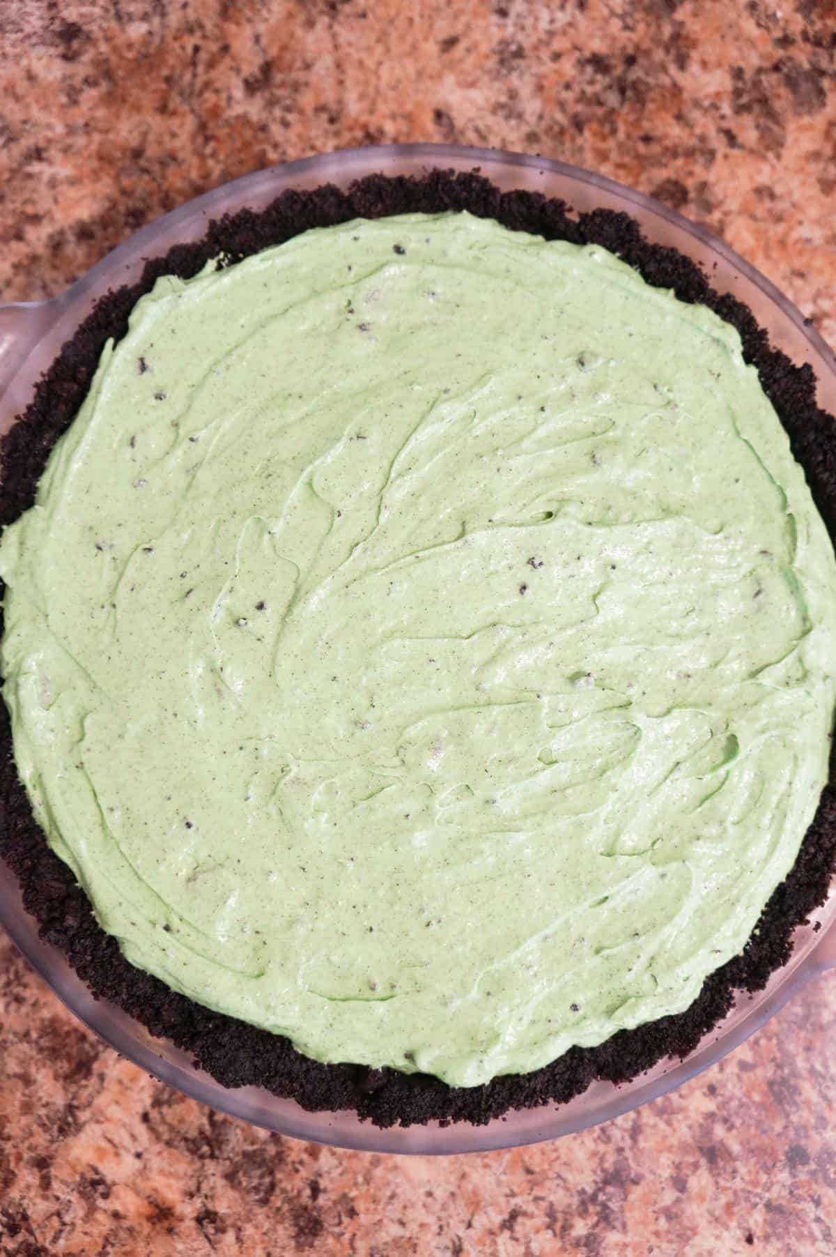 mint oreo pudding filling in an Oreo Pie crust