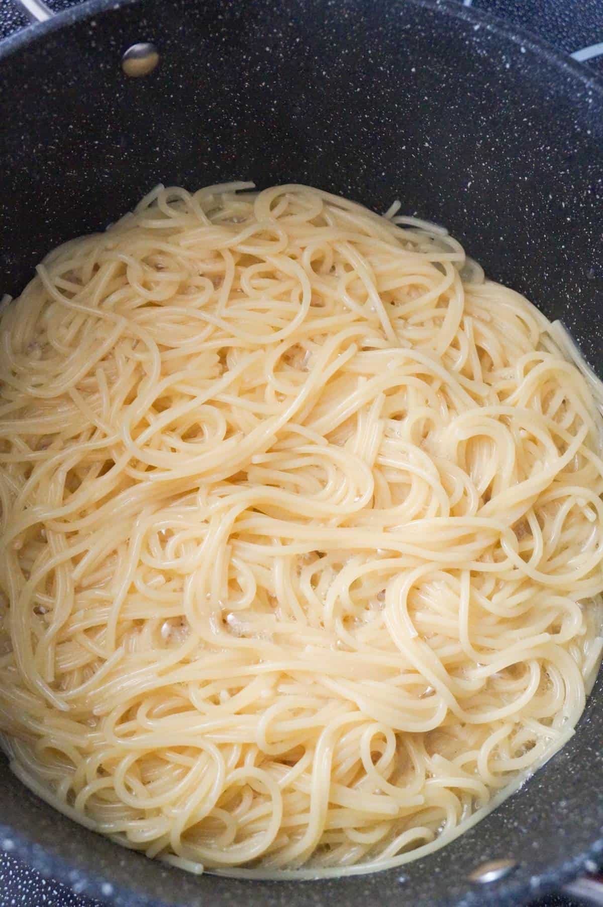 cooked spaghetti in a pot