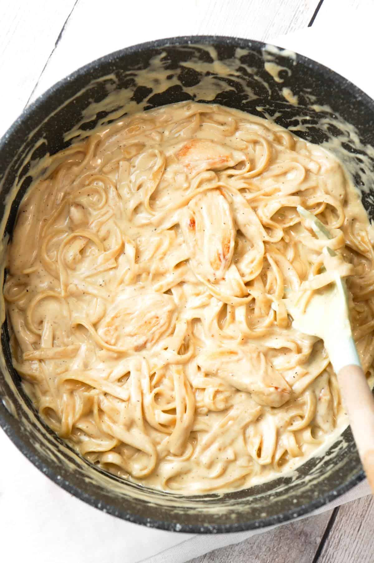 One Pot Fettuccine Alfredo with Chicken is an easy and delicious pasta recipe with a creamy garlic Parmesan sauce and loaded with slices of chicken breast.