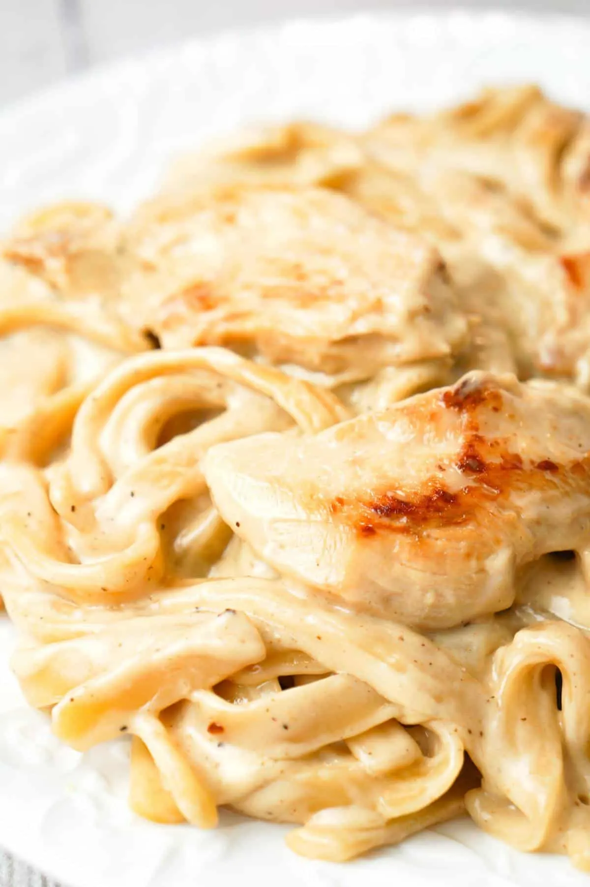 One Pot Fettuccine Alfredo with Chicken is an easy and delicious pasta recipe with a creamy garlic Parmesan sauce and loaded with slices of chicken breast.