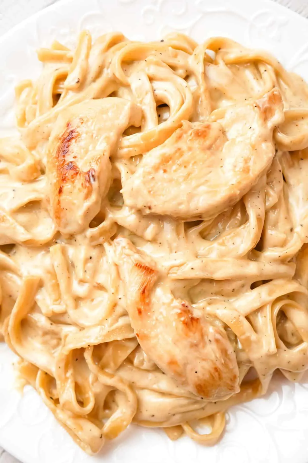 One Pot Fettuccine Alfredo with Chicken is an easy and delicious pasta recipe with a creamy garlic Parmesan sauce and loaded with slices of chicken breast.