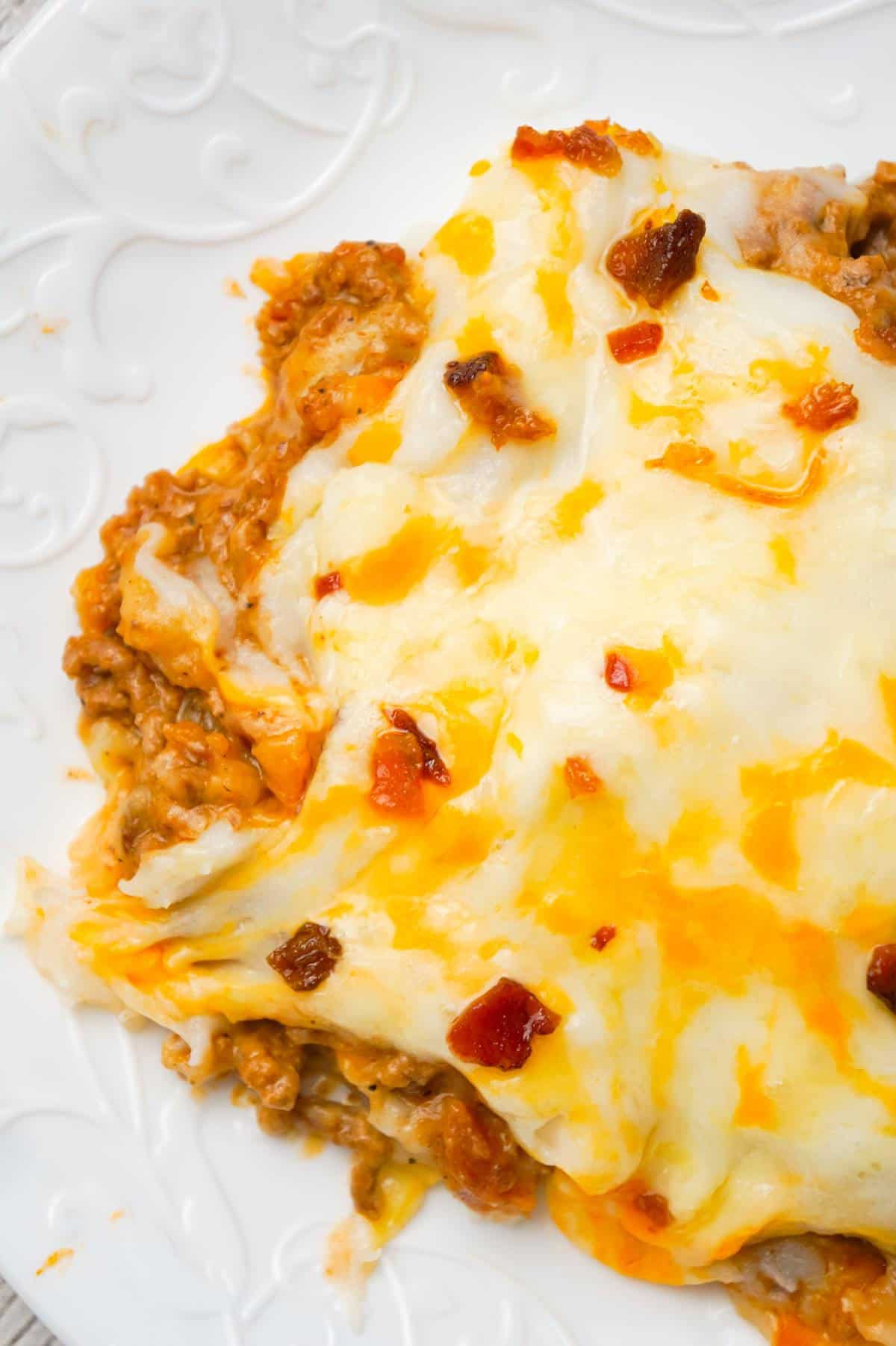 Bacon Cheeseburger Shepherd's Pie is an easy ground beef dinner recipe loaded with crumbled bacon, creamy mashed potatoes and shredded cheese.