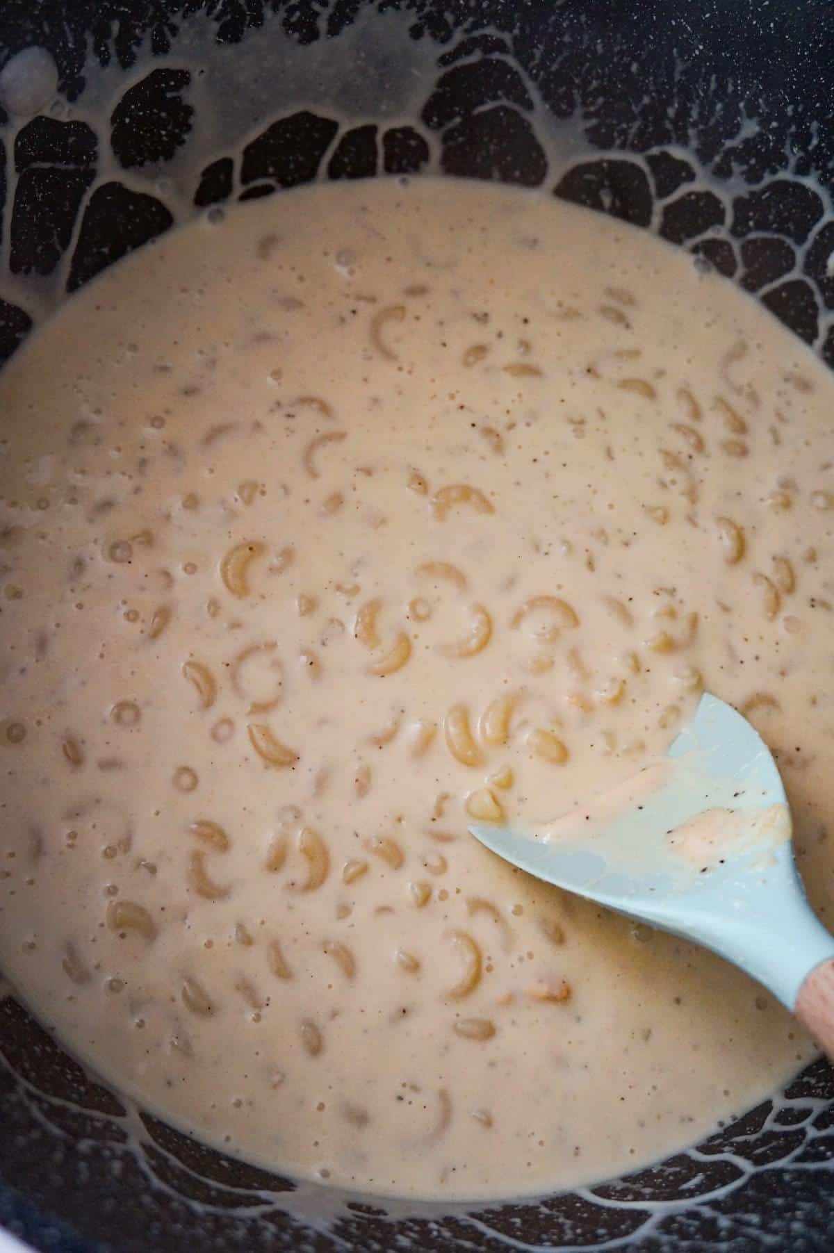 creamy macaroni in a large pot