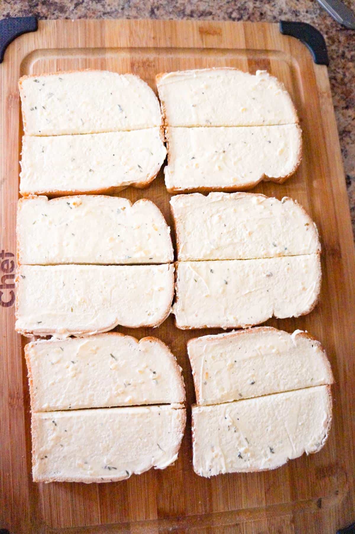 slices of bread with garlic margarine cut in half